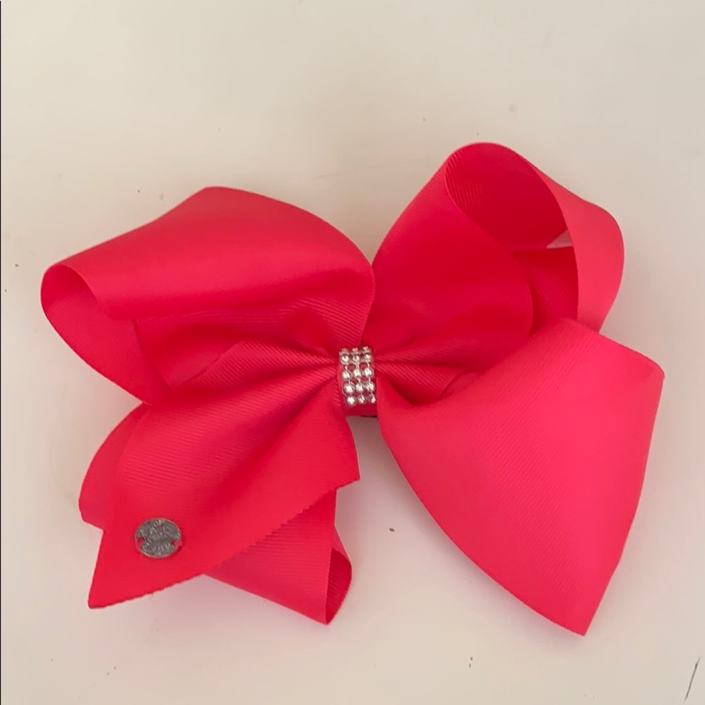A big hot pink jojo hair bow.